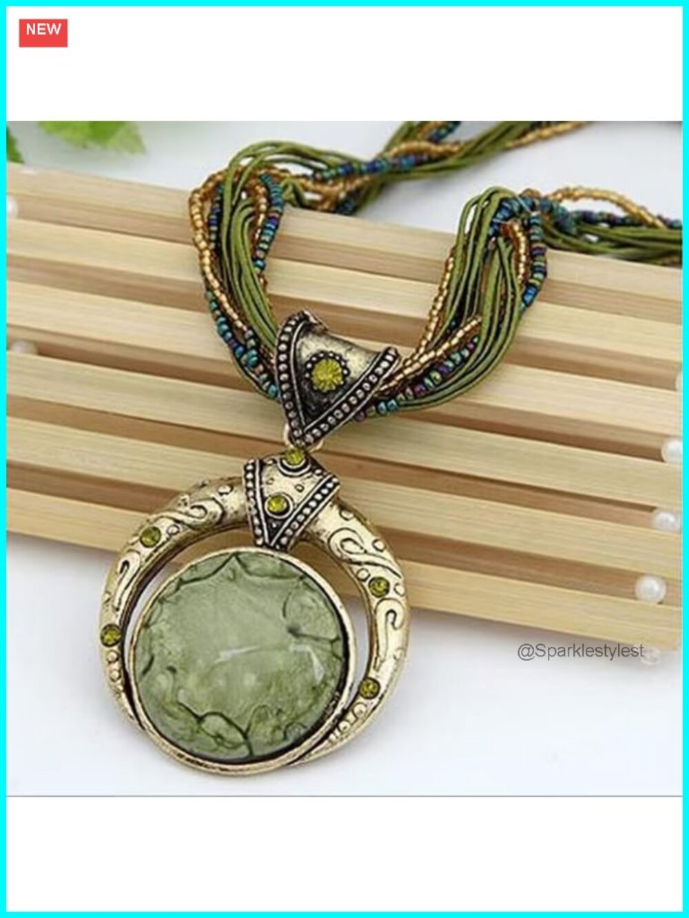 Bohemian Green Marble like Stone Pendant Necklace Golden Tone Alloy Chain